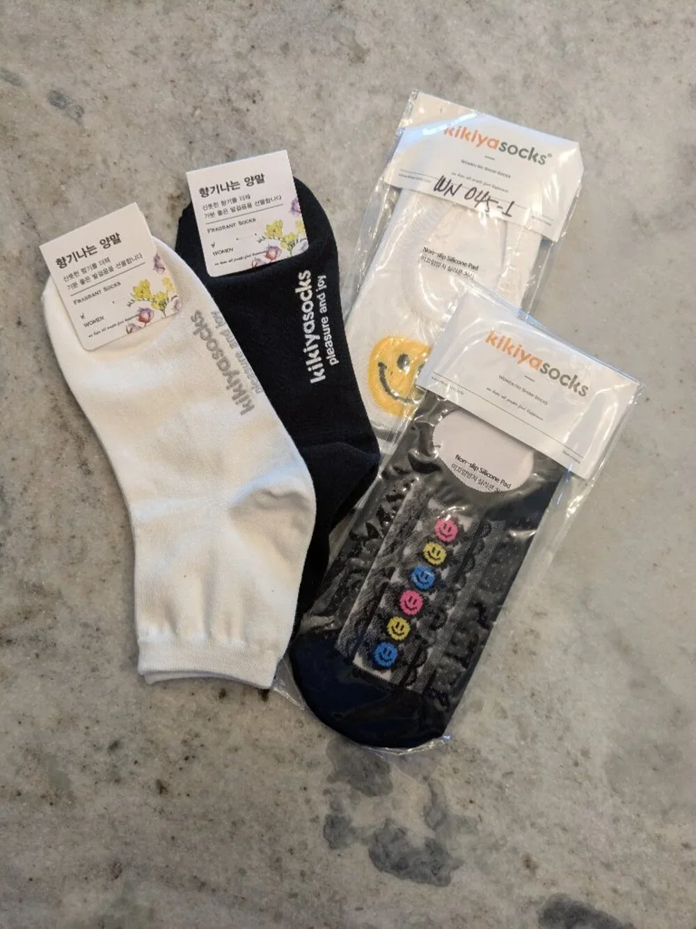 Kikiya Socks NWT 4 Pack Fragrant Smiley Face Ankle No Show Socks Women 23-25cm